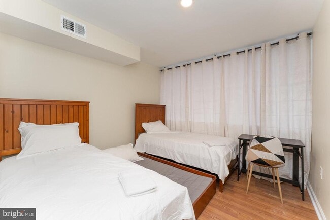 Building Photo - 1832 Metzerott Rd