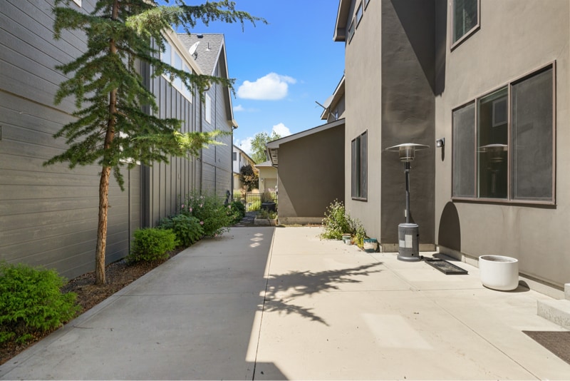 Building Photo - 3077 S Old Hickory Way