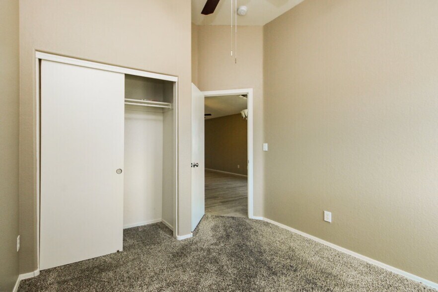 Building Photo - 10441 E Bonnell St
