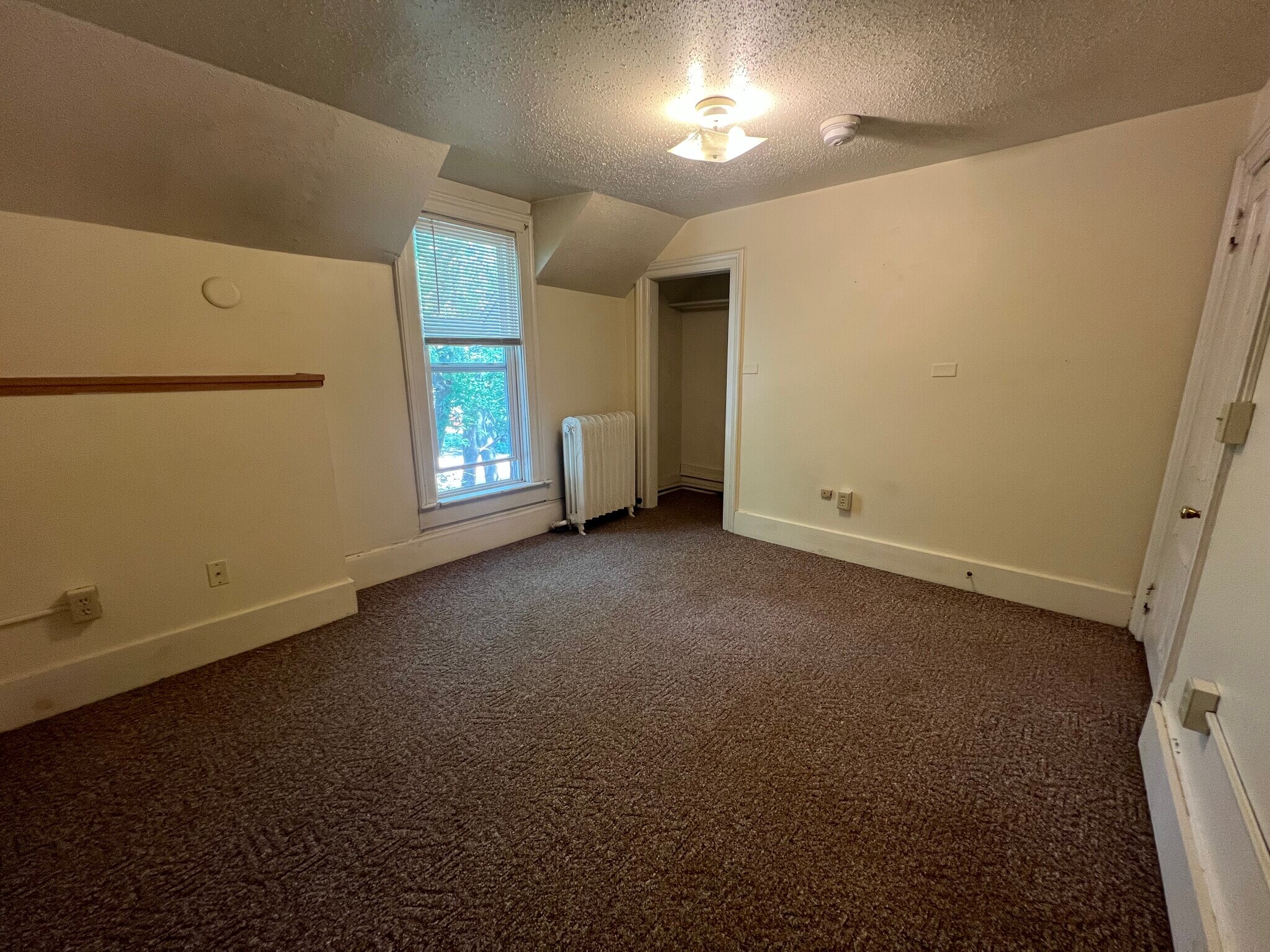 Building Photo - 818 S Barstow St