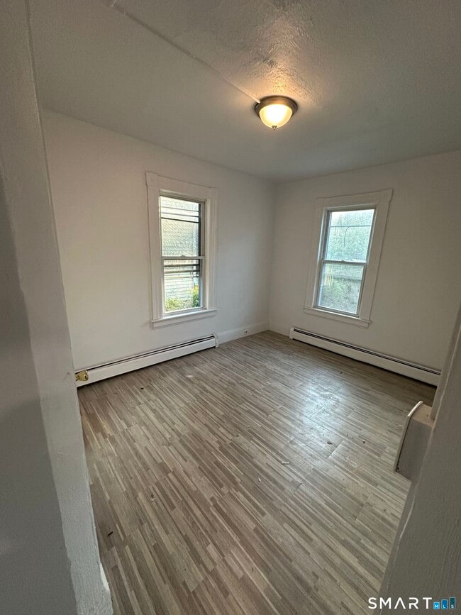 Building Photo - 1036 Maplewood Ave