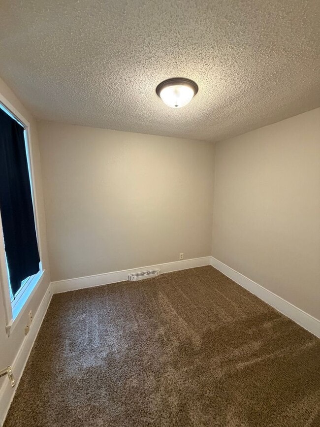 Building Photo - AVAILABLE NOW - 4 bed/1.5 bath Home In Superior