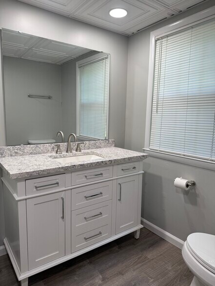 Building Photo - 2209 Sierra Dr
