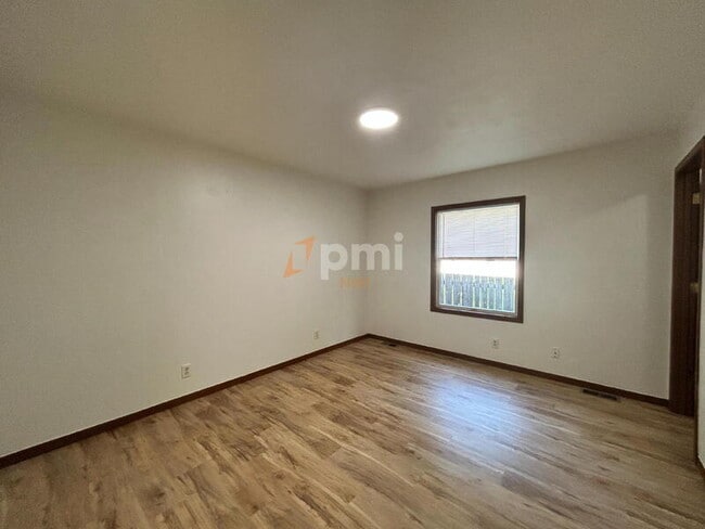 Building Photo - 139 Kabelin Ave