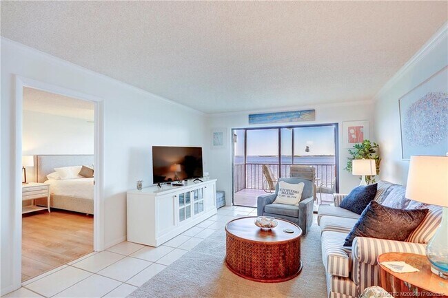 Building Photo - 10 NE Plantation Rd