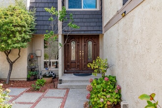 Building Photo - 2958 Dogwood Cir
