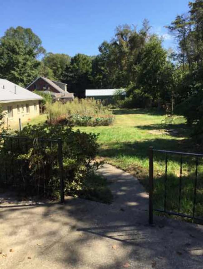 Building Photo - 3 bedroom, 1.5 bath Home