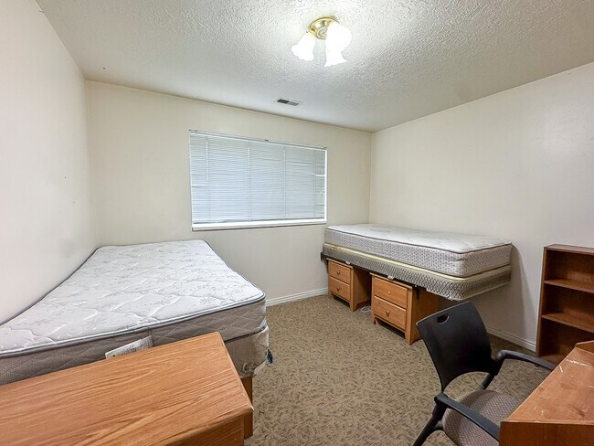 Building Photo - 391 E 700 N