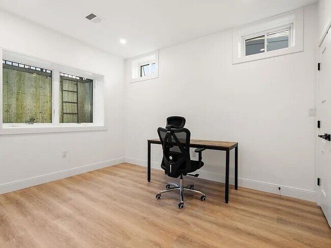 Building Photo - 114 Church St