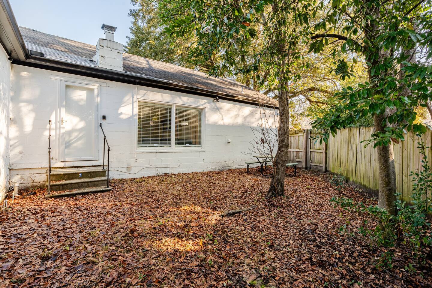 Building Photo - 3718 Live Oak St