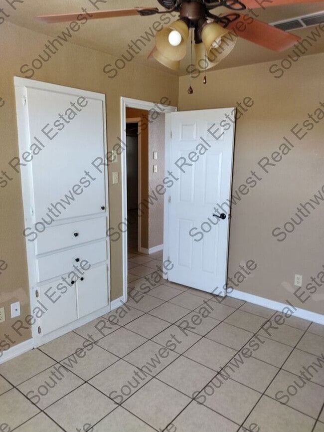 Building Photo - Nice 2 bed 1 bath apt in Portales - All Bills Paid!