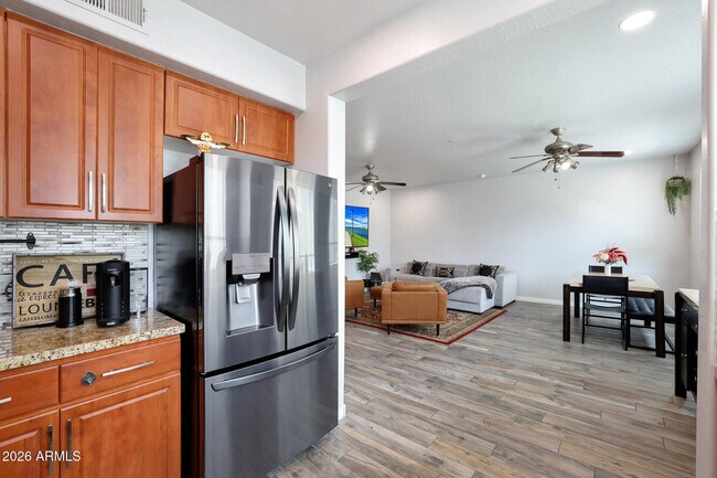 Building Photo - 615 E Portland St