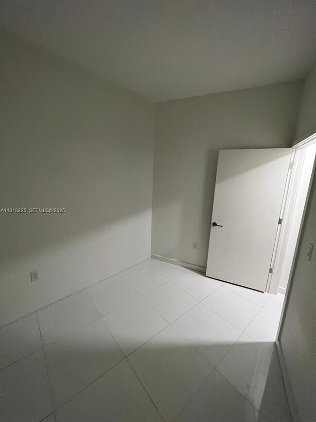 Building Photo - 851 NE 1st Ave