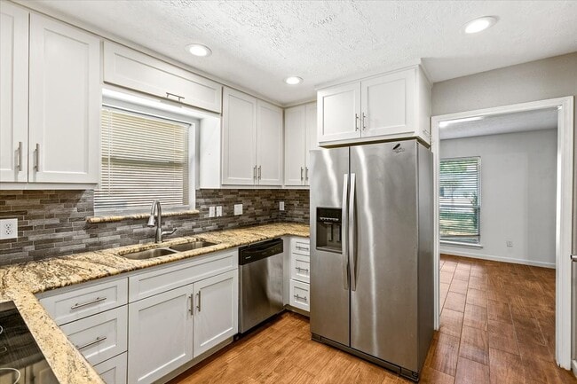 Building Photo - 751 Langwood Dr