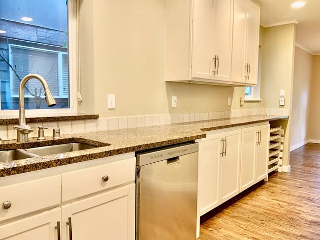 Building Photo - Madison Valley Home
