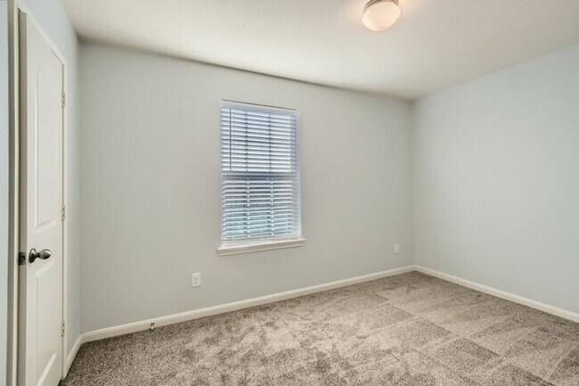 Building Photo - 6115 Southern Vista