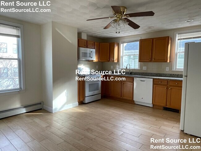 Building Photo - 1094 Cambridge St