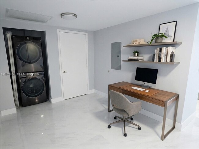 Building Photo - 475 Brickell Ave