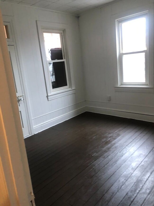 Building Photo - Coming Soon - 5 Bedroom 1 bath home - York...