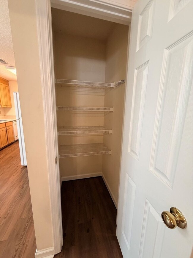 Building Photo - 104 Brazington Ct