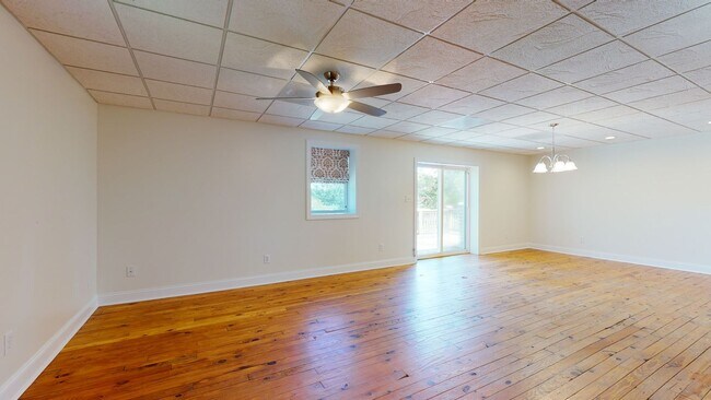 Building Photo - 236 Chatham St