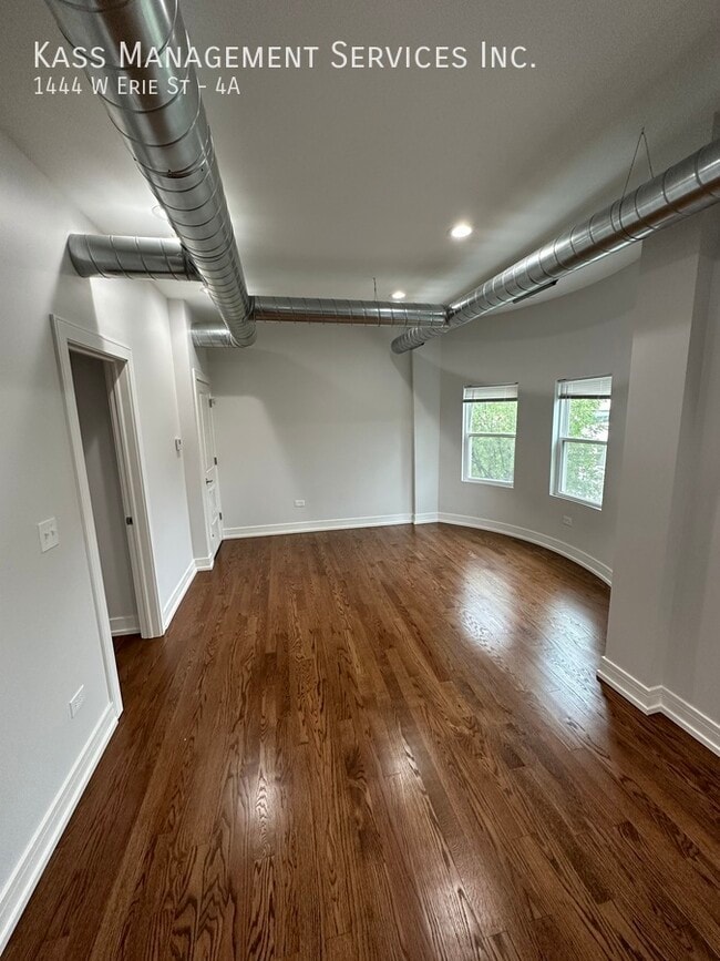 Building Photo - 1444 W Erie St