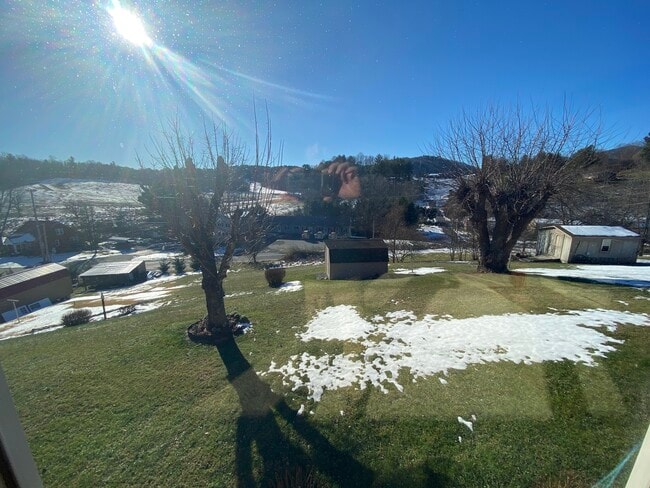 Building Photo - 410 Colonial Ave