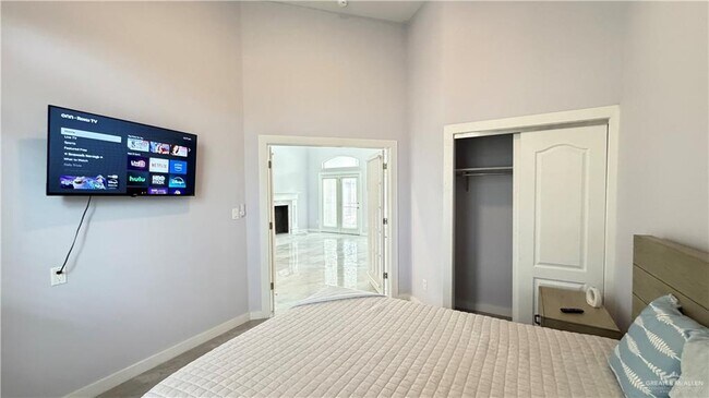 Building Photo - 30 Lilac Ave