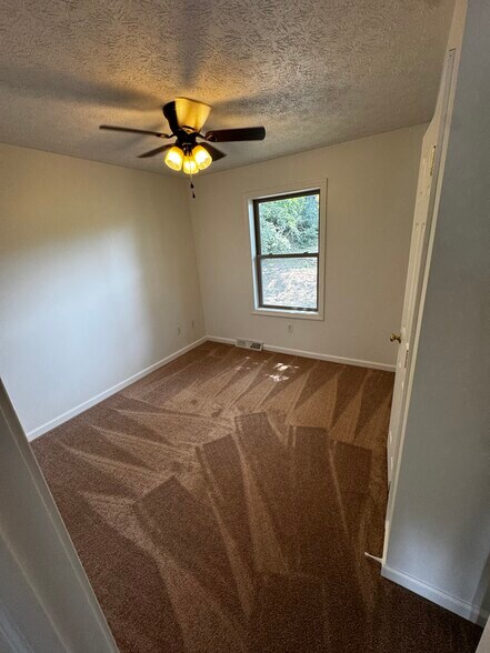 Building Photo - 861 E Saint Johns St