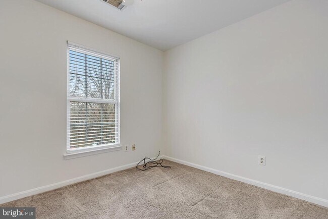 Building Photo - 45550 Whitcomb Square