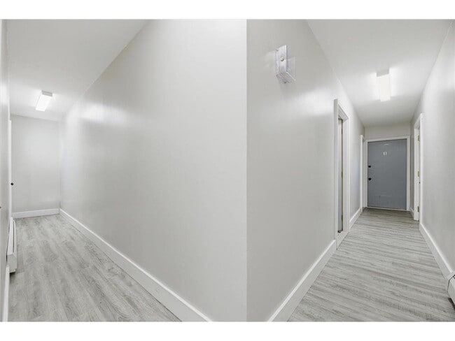 Building Photo - 226 3rd Ave S