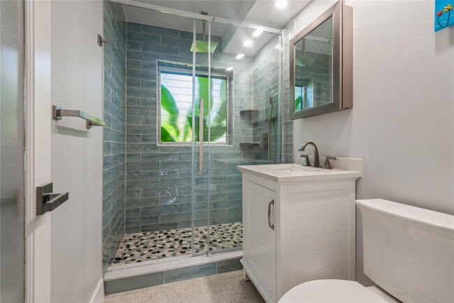 Building Photo - 561 Bayshore Dr