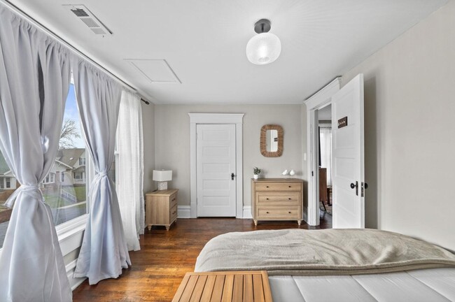 Building Photo - 2929 Newman St