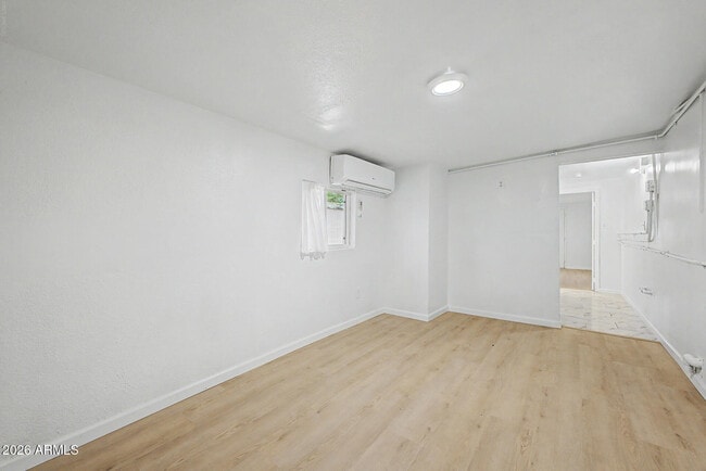 Building Photo - 2038 E Lemon St