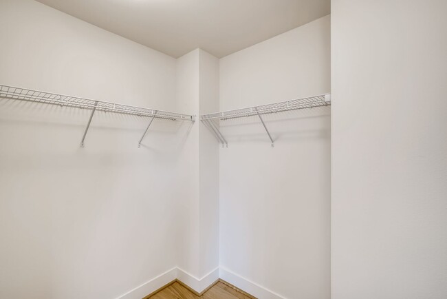 Building Photo - Queen Anne Townhome ~ McGraw Square