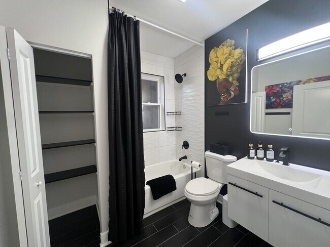 Building Photo - 6613 S Langley Ave