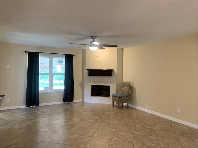 Building Photo - 16618 Oxnard Ln