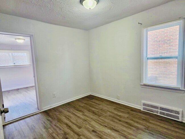 Building Photo - 9589 Mansfield St