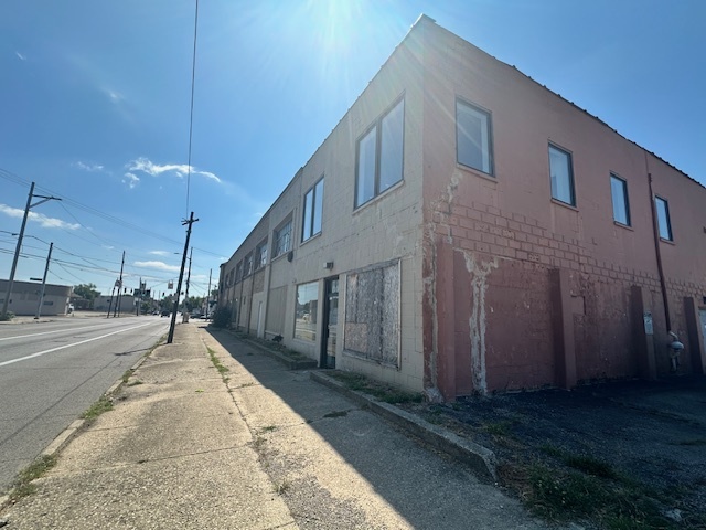 Building Photo - 903 N Keowee St