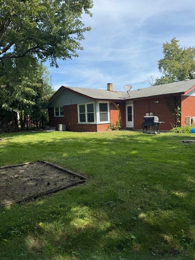 Building Photo - 17206 Elm Dr