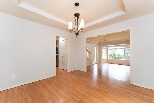 Building Photo - 3 bedroom in Bellevue WA 98007