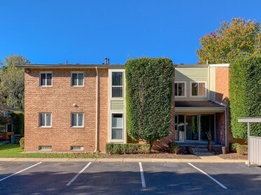 Building Entrance - 675 Randolph St