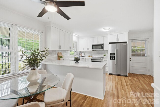 Building Photo - 926 Shady Bluff Dr
