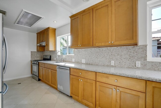 Building Photo - Get This House Now