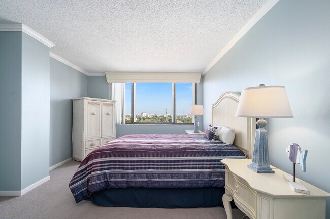 Building Photo - 6372 Palma Del Mar Blvd S