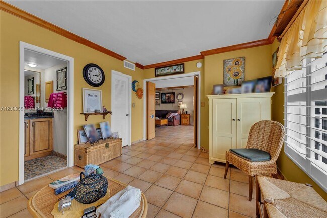 Building Photo - 3050 NE 48th Ct