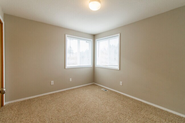 Building Photo - Lovely Corner Home in Quiet Neighborhood w...