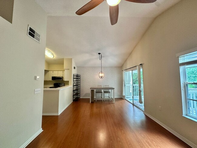 Building Photo - Charming 1-Bedroom Loft-Style Condo in The...