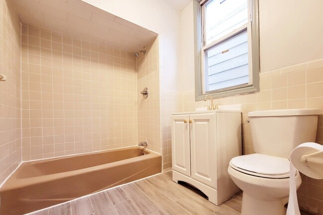 Building Photo - 40 Union St