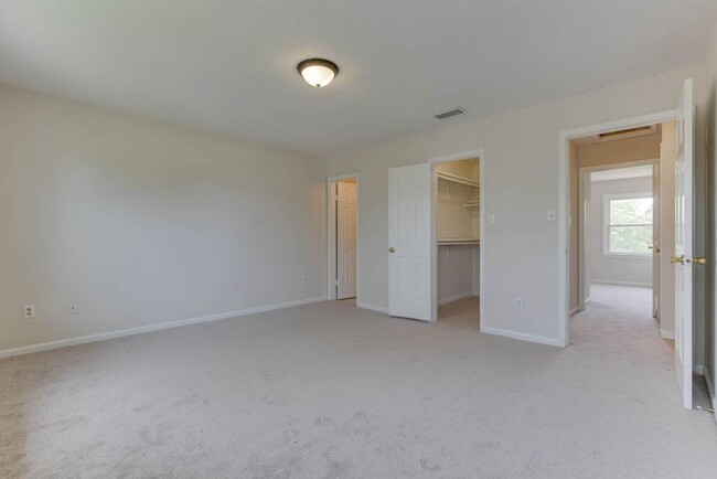 Building Photo - 1121 Nipigon Ct